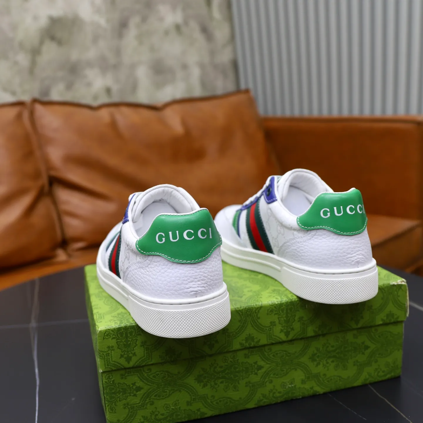 Ex-factory price: 420💰🙅‍♂️🙅‍♂️🙅‍♂️ Brand: GUCCI Standard code: 38-44 (45 customized) Grade: Same as the official website Material: Original leather splicing Comfortable and breathable sheepskin lining Original wear-resistant outsole Style category: Men's fashionable casual shoes Running sneakers Distinguished luxury brand elements Top luxury Color: actual picture color